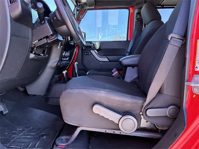 Thumbnail: 2015 Jeep Wrangler - 18