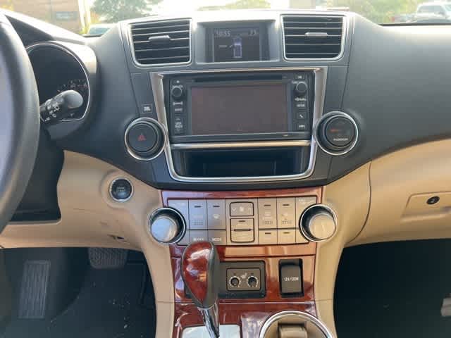 Thumbnail: 2013 Toyota Highlander - 18