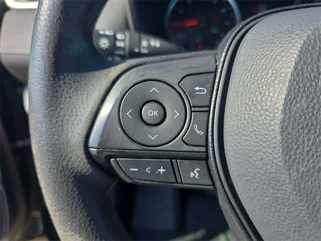 2021 Toyota RAV4 XLE 24