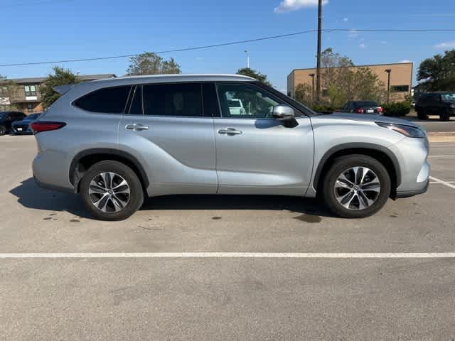 Thumbnail: 2022 Toyota Highlander - 6