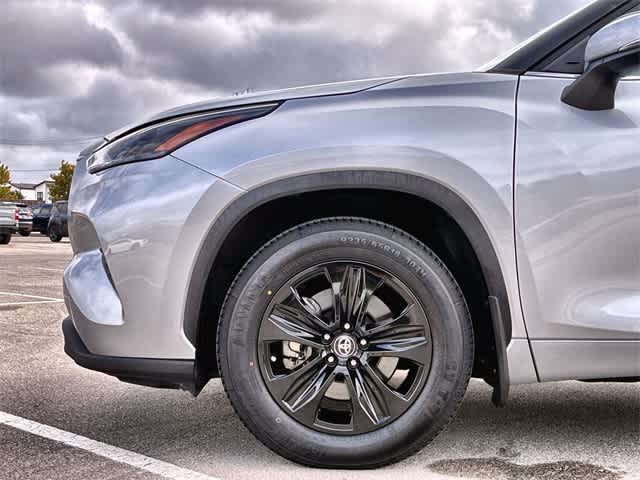 Thumbnail: 2023 Toyota Highlander - 14