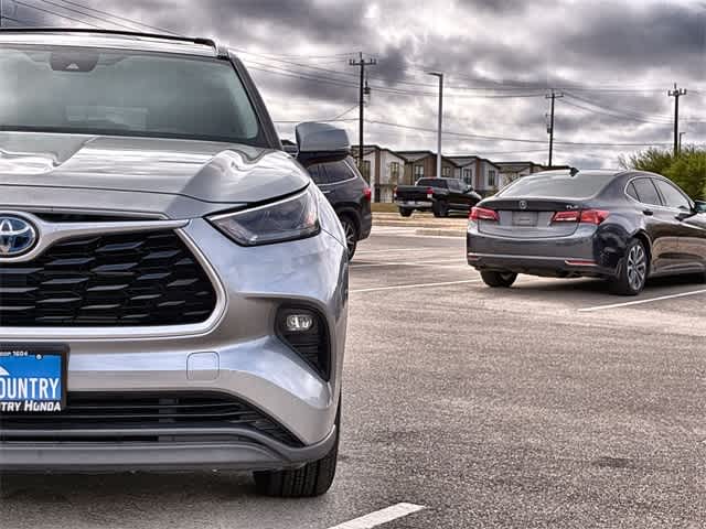 Thumbnail: 2023 Toyota Highlander - 11