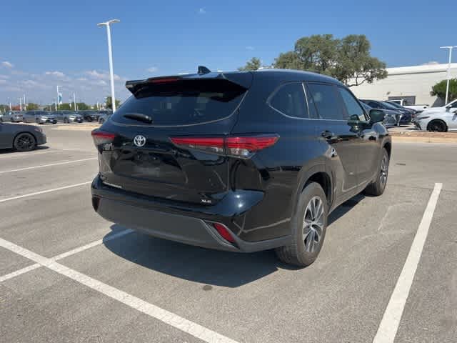 Thumbnail: 2023 Toyota Highlander - 5