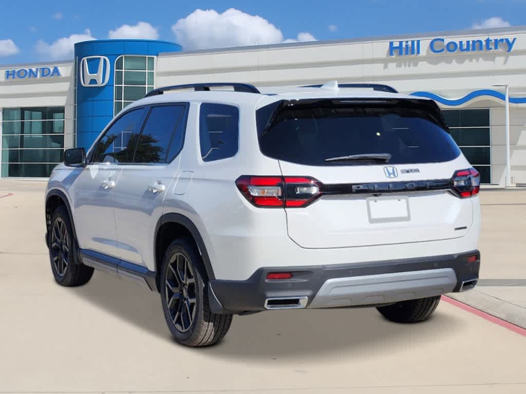 2025 Honda Pilot Touring photo 2
