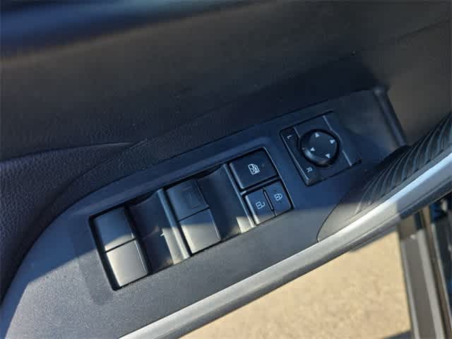 2021 Toyota RAV4 XLE 38