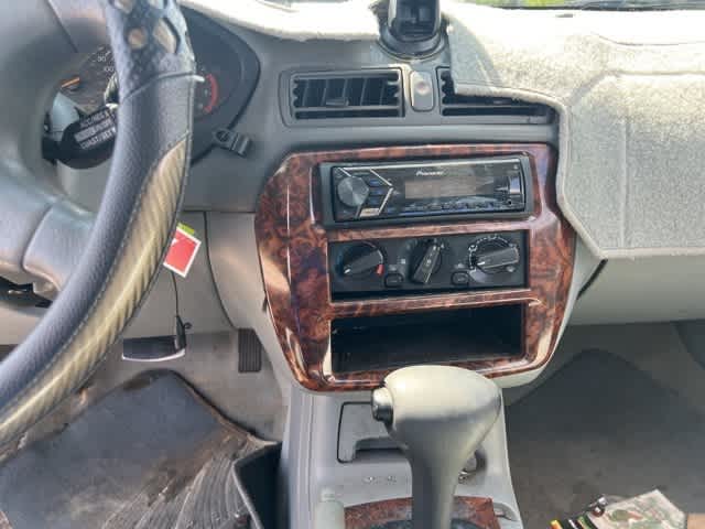 Thumbnail: 2001 Mitsubishi Galant - 17