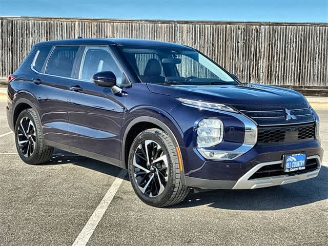 Thumbnail: 2023 Mitsubishi Outlander - 8