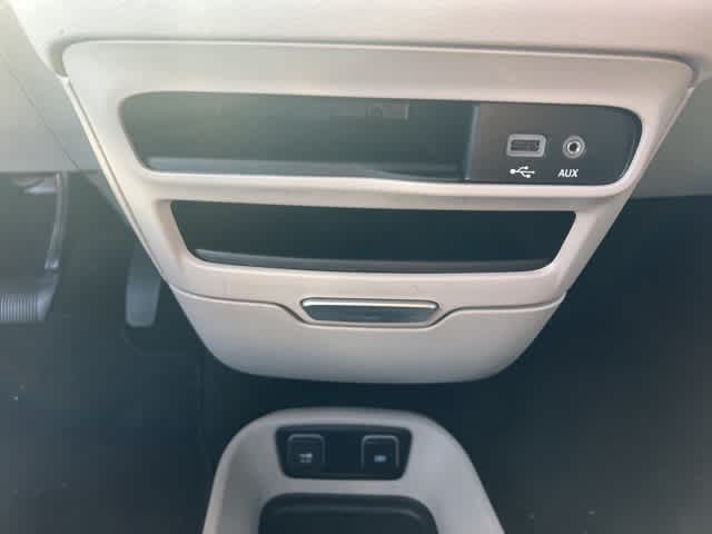 Thumbnail: 2017 Chrysler Pacifica - 18