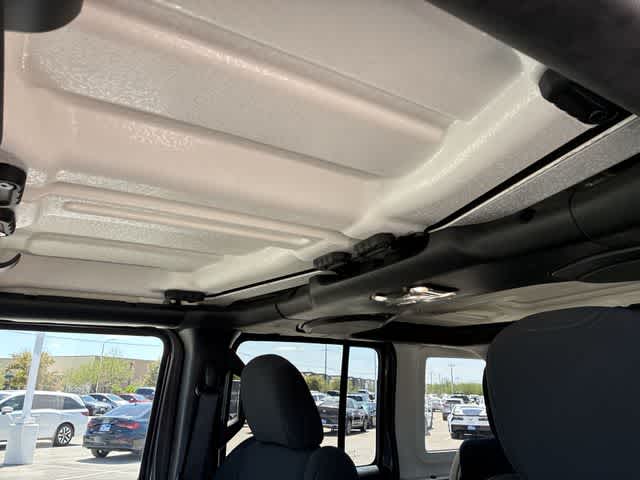 Thumbnail: 2022 Jeep Wrangler - 20