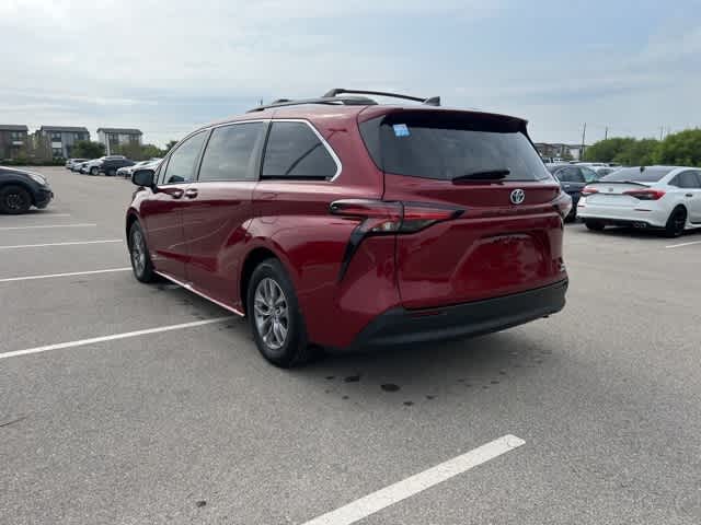 Thumbnail: 2021 Toyota Sienna - 3