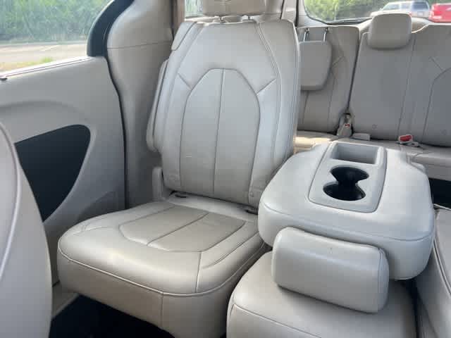 Thumbnail: 2018 Chrysler Pacifica - 22