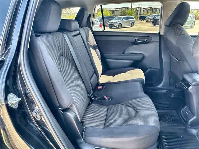 Thumbnail: 2023 Toyota Highlander - 21