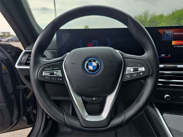 Thumbnail: 2023 BMW i4 - 25
