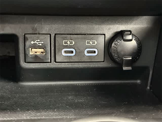 Thumbnail: 2023 Toyota Highlander - 32