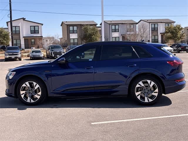 Thumbnail: 2022 Audi e-tron - 3