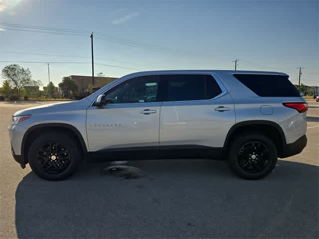 Thumbnail: 2021 Chevrolet Traverse - 3