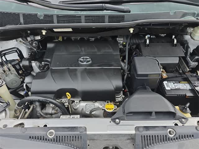 2013 Toyota Sienna SE 15