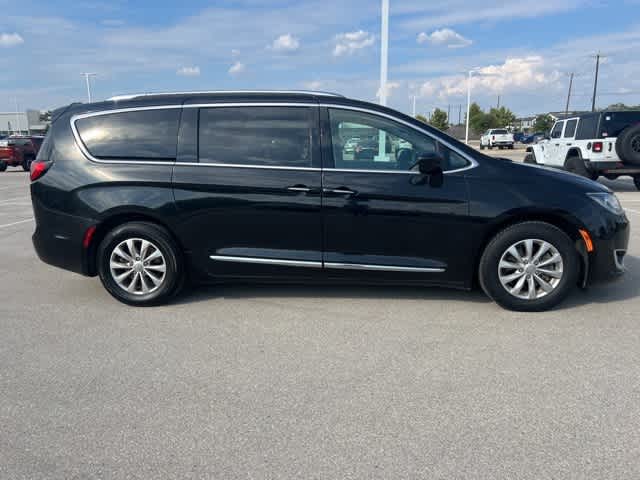 Thumbnail: 2018 Chrysler Pacifica - 6