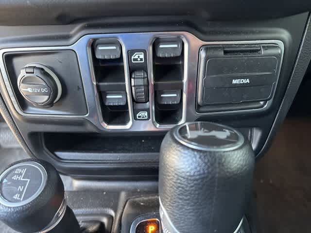 Thumbnail: 2024 Jeep Wrangler - 18