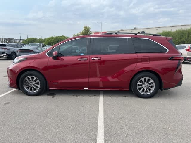 Thumbnail: 2021 Toyota Sienna - 2