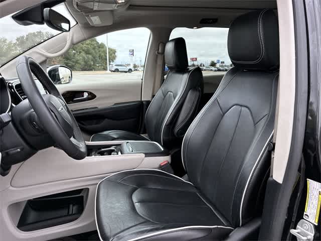 Thumbnail: 2023 Chrysler Pacifica - 17