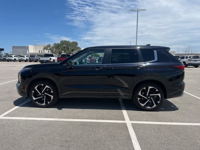 Thumbnail: 2022 Mitsubishi Outlander - 2
