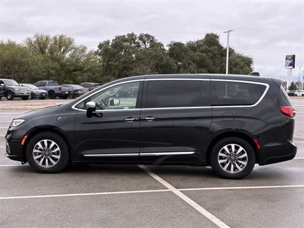Used 2023 Chrysler Pacifica Plug-In Hybrid Limited Van Passenger Van
