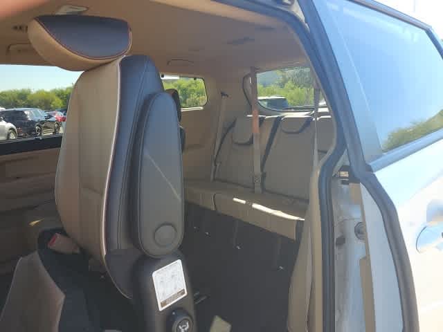 Thumbnail: 2021 Kia Sedona - 21