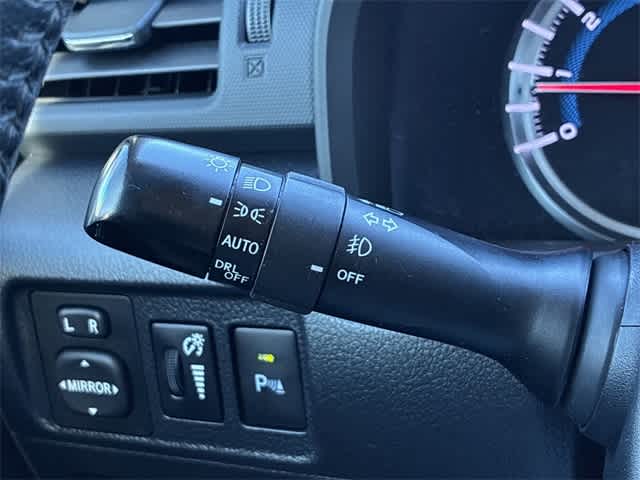 Thumbnail: 2015 Toyota 4Runner - 29