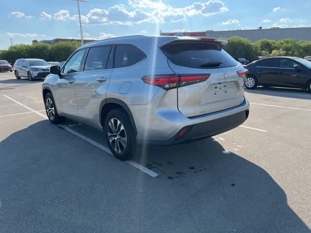 Thumbnail: 2022 Toyota Highlander - 3