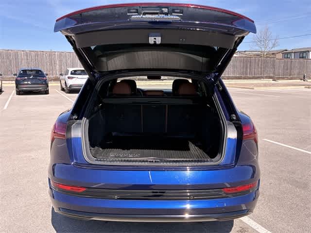 Thumbnail: 2022 Audi e-tron - 37