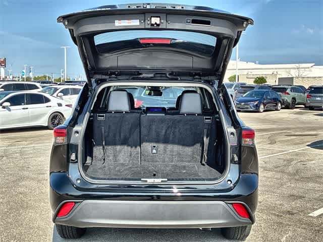 Thumbnail: 2023 Toyota Highlander - 37