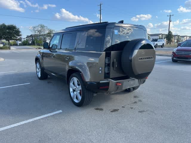 2023 Land Rover Defender 110 photo 3