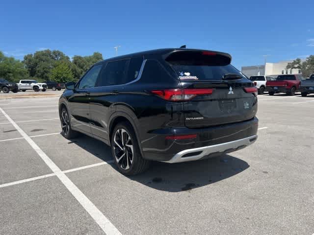 Thumbnail: 2022 Mitsubishi Outlander - 3