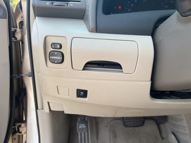 Thumbnail: 2010 Toyota Camry - 10