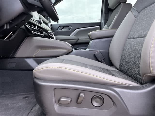 Thumbnail: 2024 Chevrolet Colorado - 18