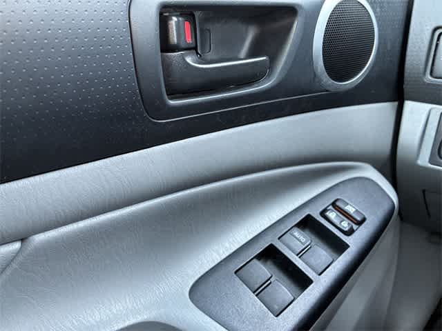 Thumbnail: 2014 Toyota Tacoma - 39