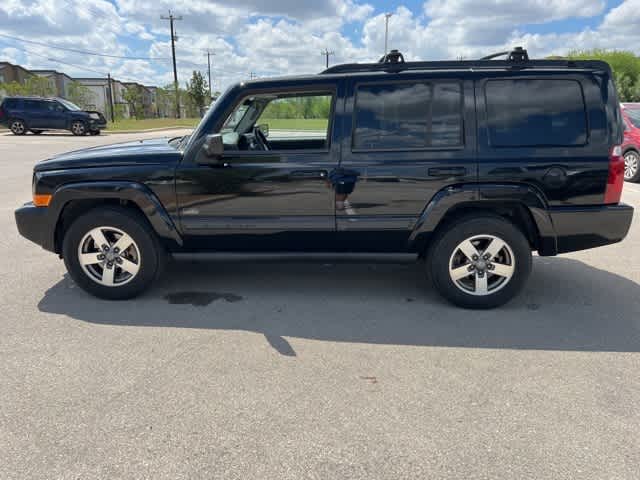 Thumbnail: 2007 Jeep Commander - 2