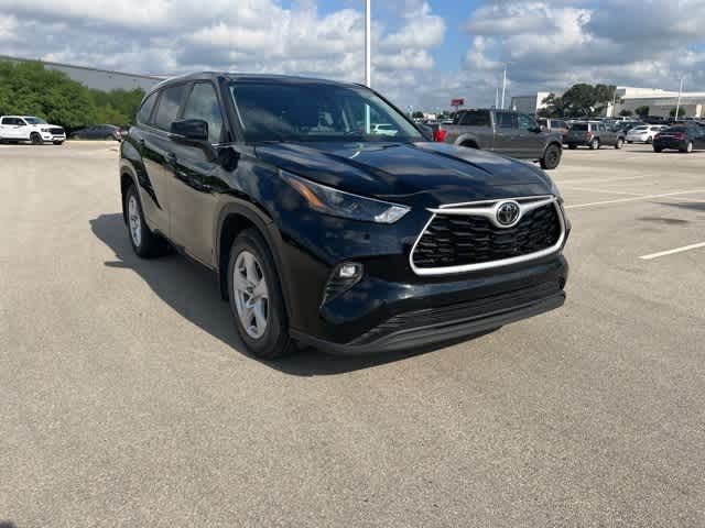 Thumbnail: 2023 Toyota Highlander - 7