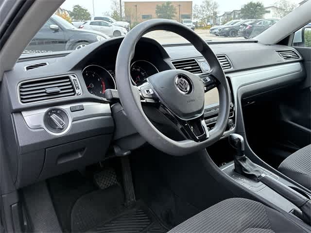 Thumbnail: 2017 Volkswagen Passat - 2