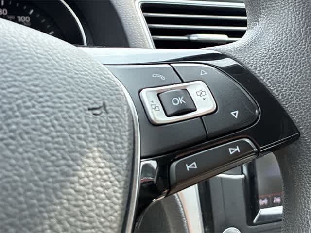 Thumbnail: 2017 Volkswagen Passat - 25