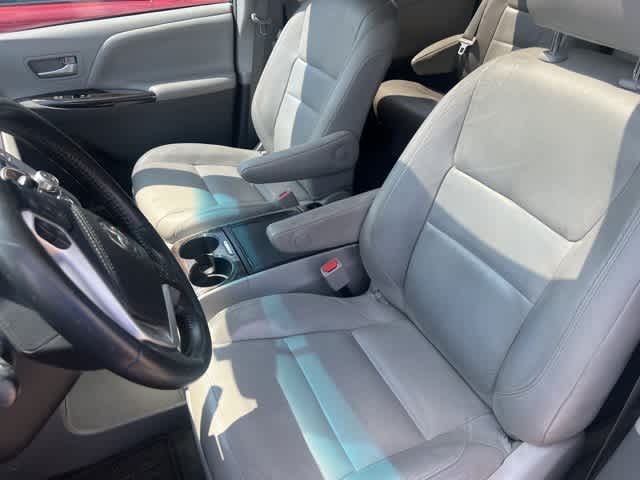 Thumbnail: 2015 Toyota Sienna - 19