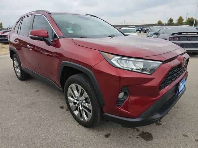 2019 Toyota RAV4 XLE Premium photo 3