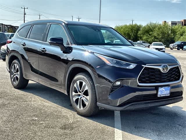 Thumbnail: 2023 Toyota Highlander - 8