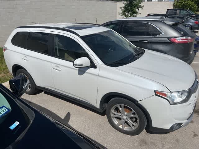 Thumbnail: 2015 Mitsubishi Outlander - 8