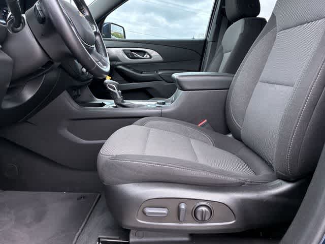 Thumbnail: 2022 Chevrolet Traverse - 18