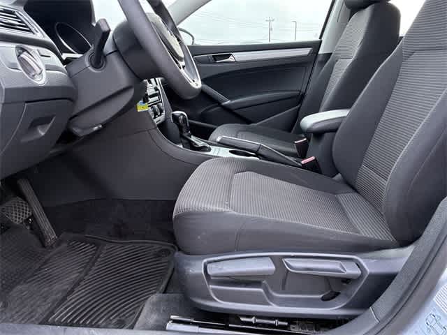 Thumbnail: 2017 Volkswagen Passat - 18