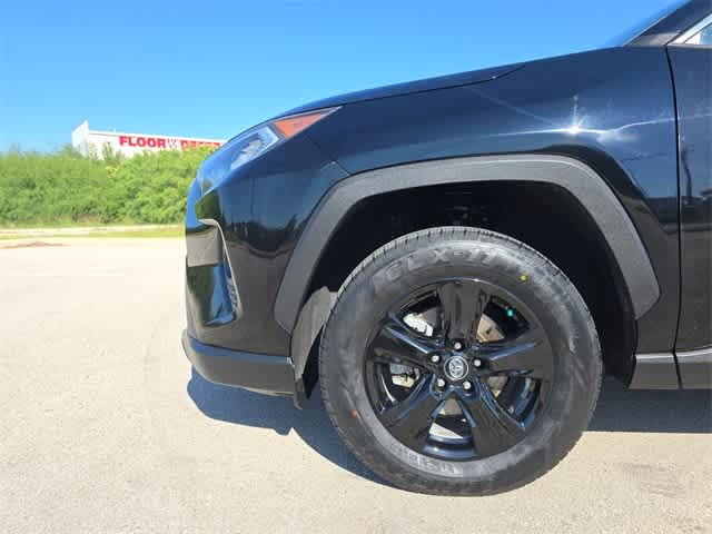 2021 Toyota RAV4 XLE 14