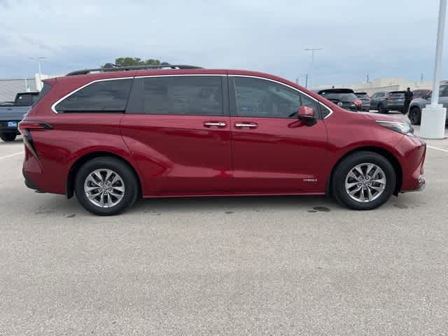 Thumbnail: 2021 Toyota Sienna - 6