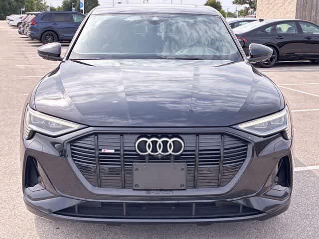 Thumbnail: 2022 Audi e-tron S - 9